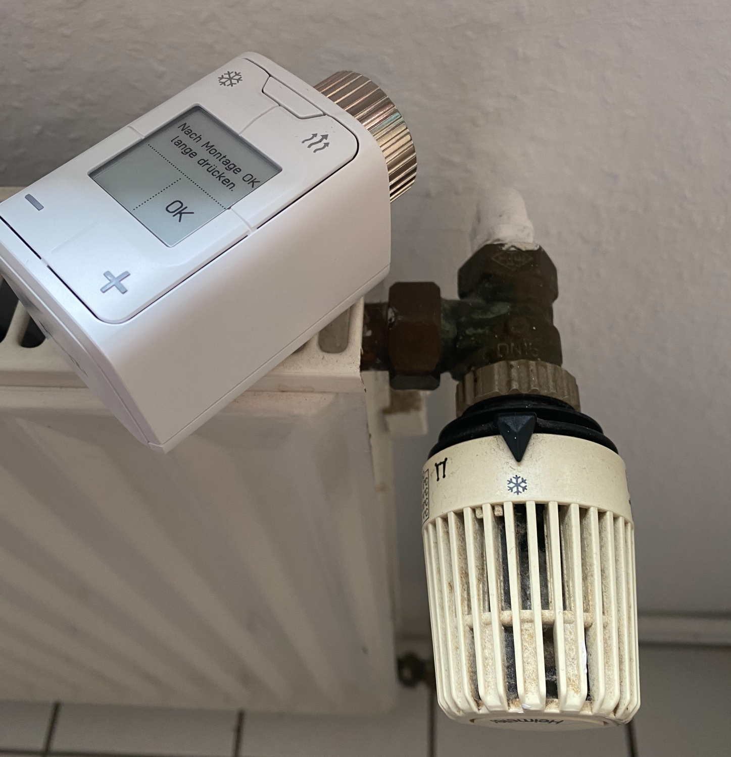 WLAN radiator thermostat FRITZ! DECT 302, display shows snowflakes