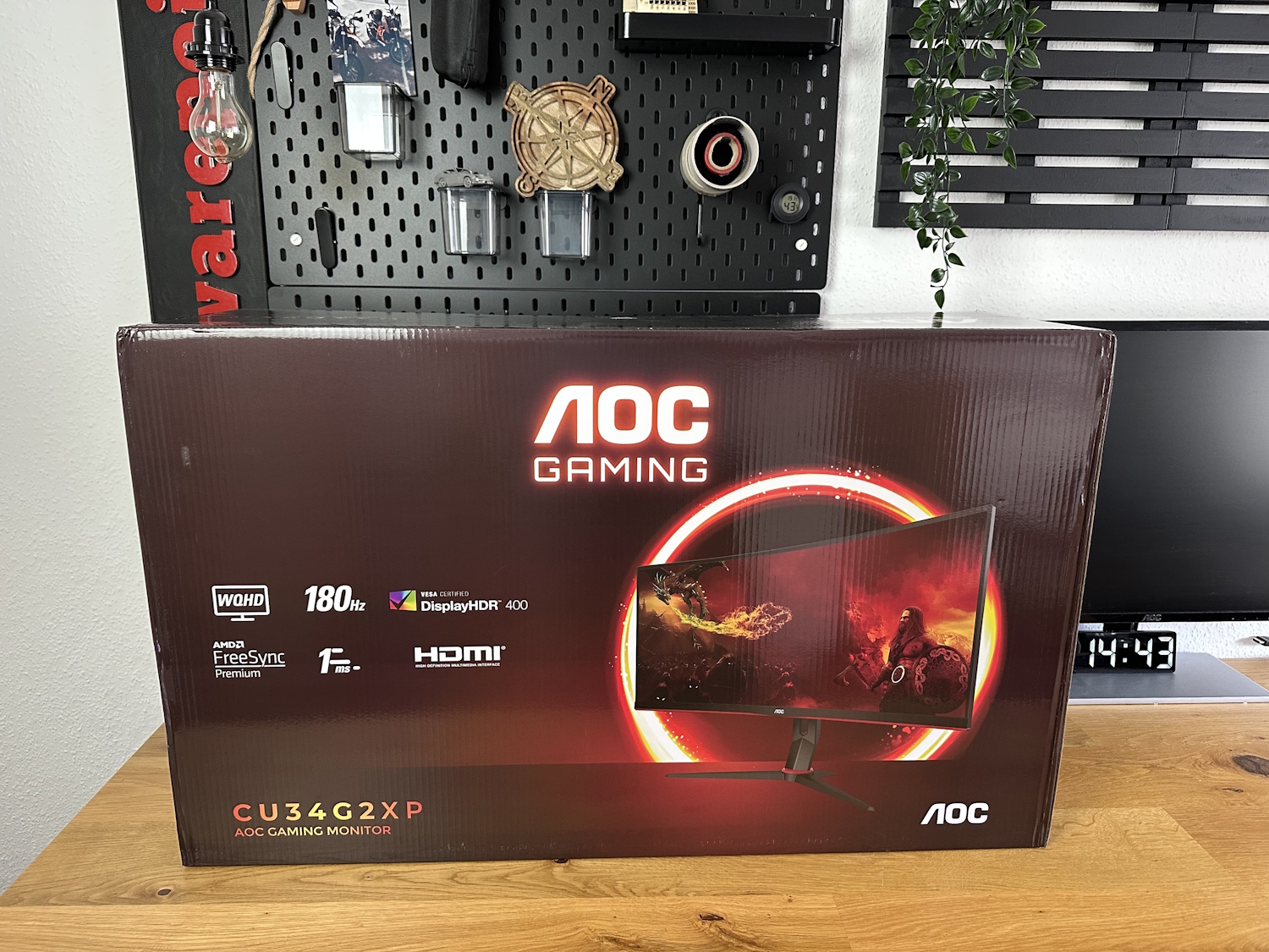 AOC Ultrawide Gaming Monitor Unboxing (1)