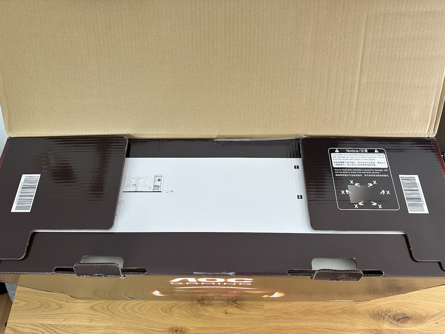 AOC Ultrawide Gaming Monitor Unboxing (7)
