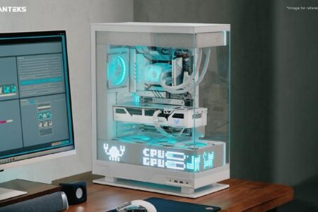 Detailaufnahme der Matrix-Anzeige hinter dem Stoff des XT View Matrix Gehäuses, zeigt Systemstatistiken.