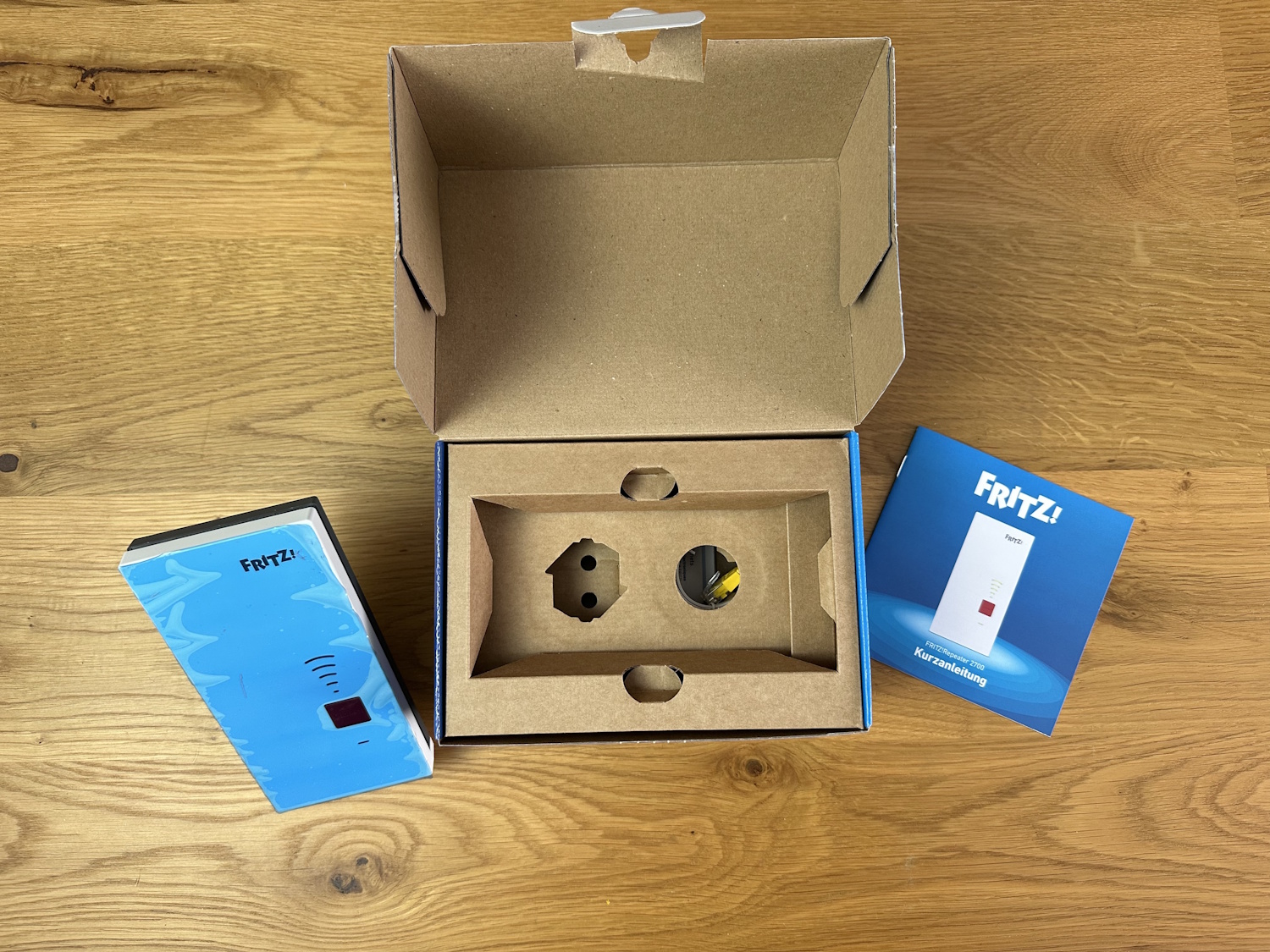 FRITZ Repeater 2700 unboxing (7)