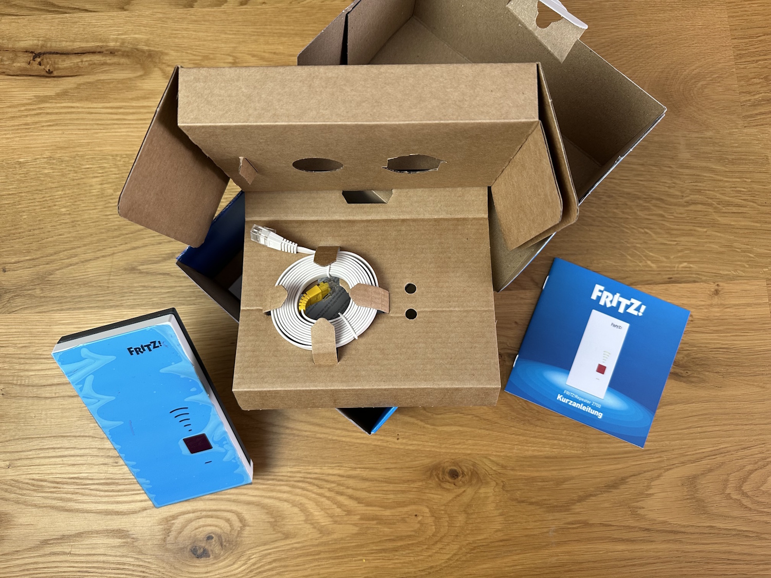FRITZ Repeater 2700 unboxing (8)