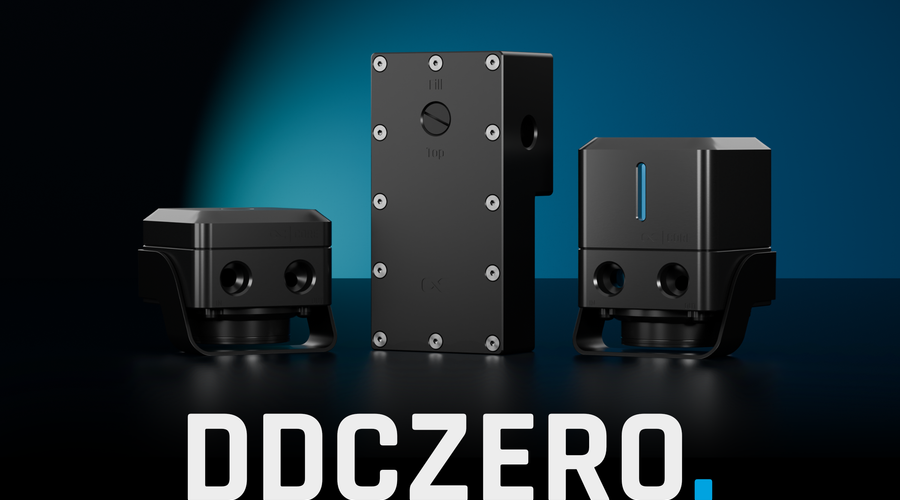 Verschiedene Blickwinkel der Alphacool DDCzero Wasserkühlungsprodukte, die deren kompakte Bauform und Anschlussmöglichkeiten zeigen.