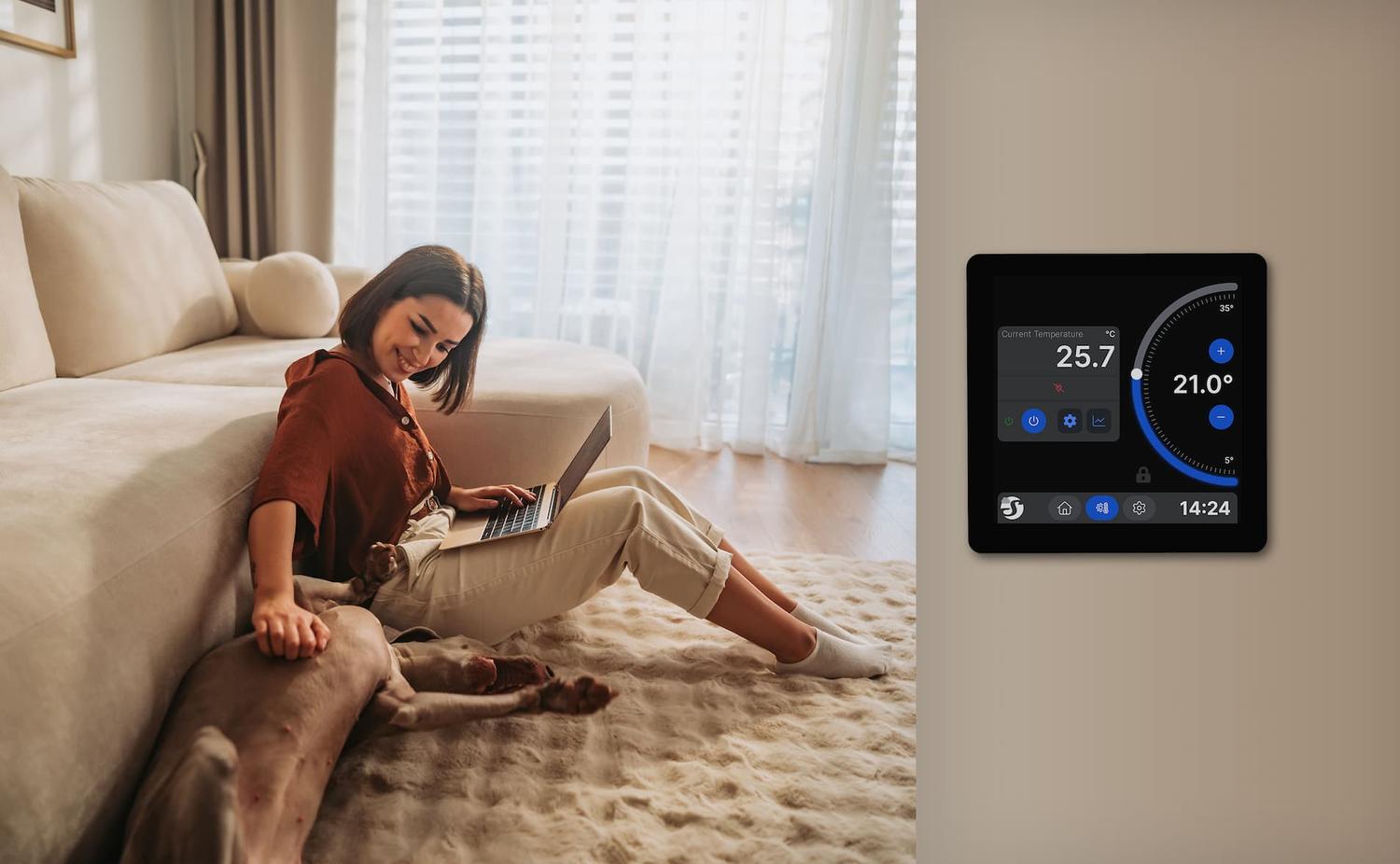 Das Shelly Wall Display X1i von der Seite, das seine schlanke Bauweise und die einfache Integration in Standard-Wandschalter verdeutlicht.