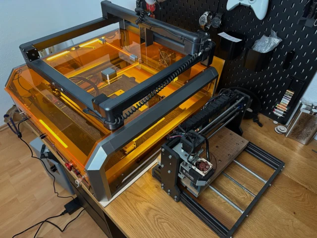 Familientreffen der Laser!

Unser Familientreffen der Sainsmart Genmitsu-Laser: Der 3018 Pro Laser für Einsteiger, der LC-40 Laser für kreative Projekte und der L8 Laser für Profis!

Vom einfachen Gravieren bis hin zu komplexen Schnitten - jeder Laser bringt seine eigenen Stärken mit!

Welcher Laser ist der richtige für dich?

#Sainsmart #Genmitsu #Laser #Einsteiger #Fortgeschrittene #Projekte #diy